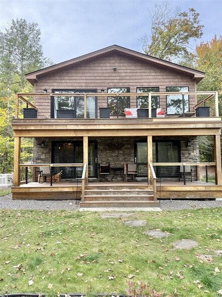 Building Photo - 304 NW River Rd