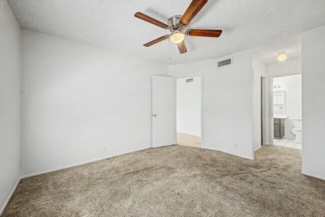 Building Photo - 2931 E Beck Ln