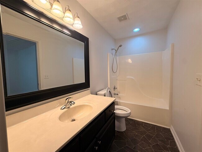 Building Photo - 1304 Primrose Ct