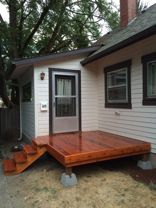 Primary Photo - 615 SW 8th Ave