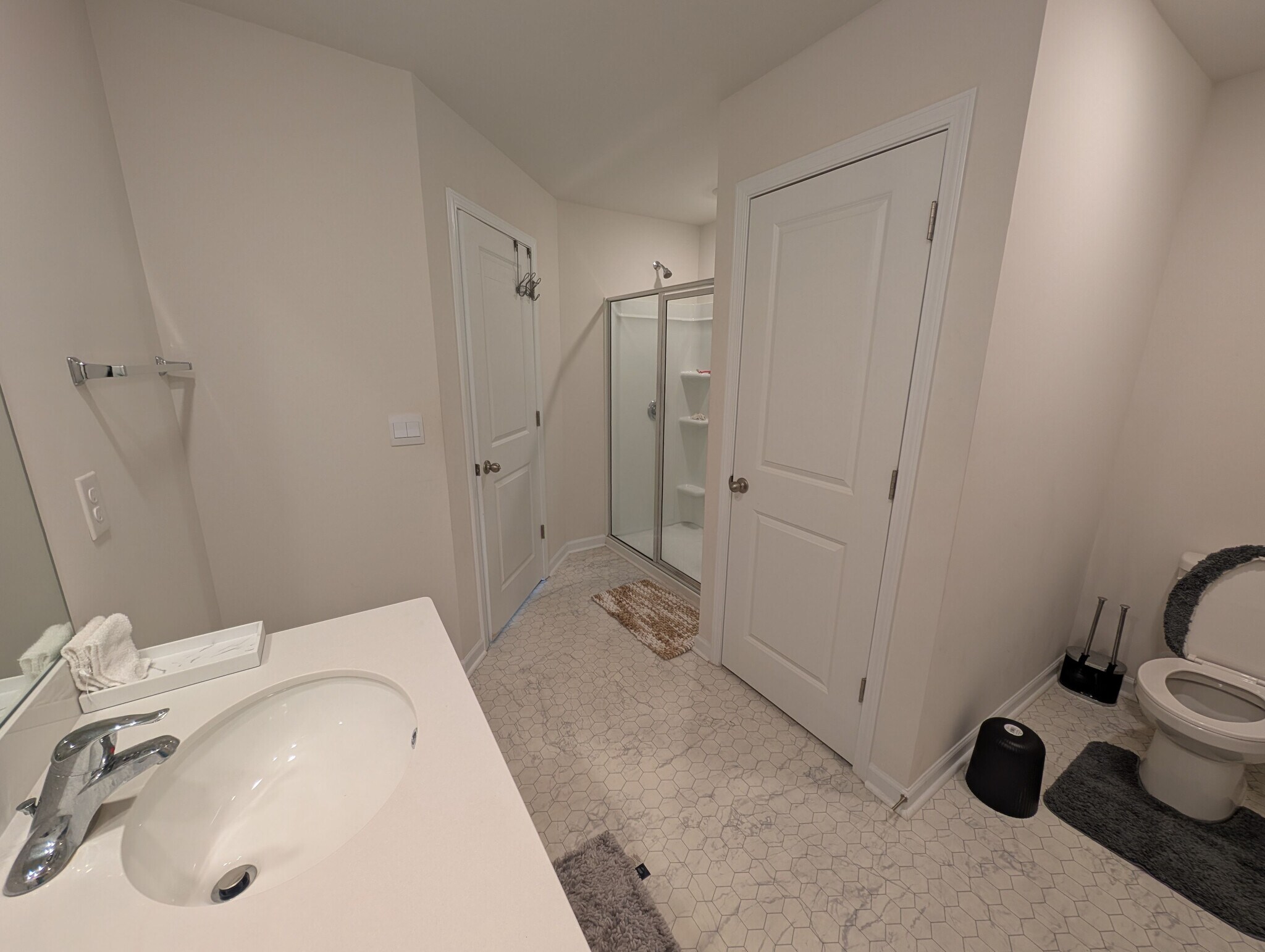 Building Photo - Room in Apartment on North Mills Rd