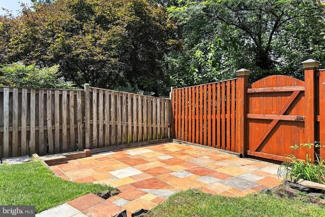 Building Photo - 7462 Towchester Ct