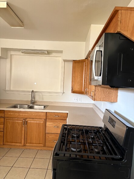 Building Photo - 2228 Riverland Dr