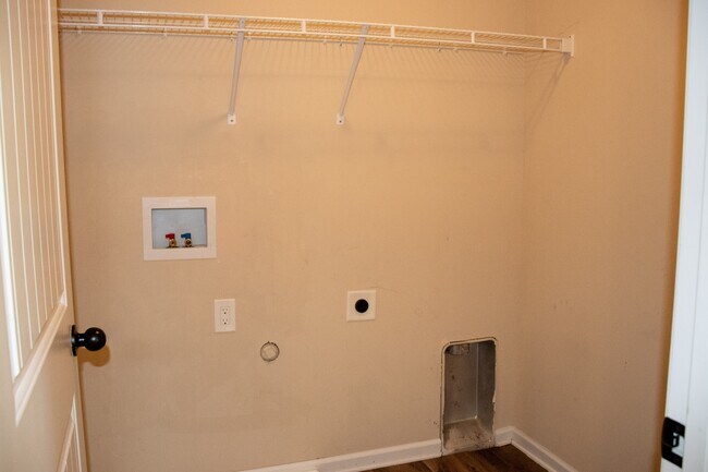 Building Photo - 1266 Coachman Way