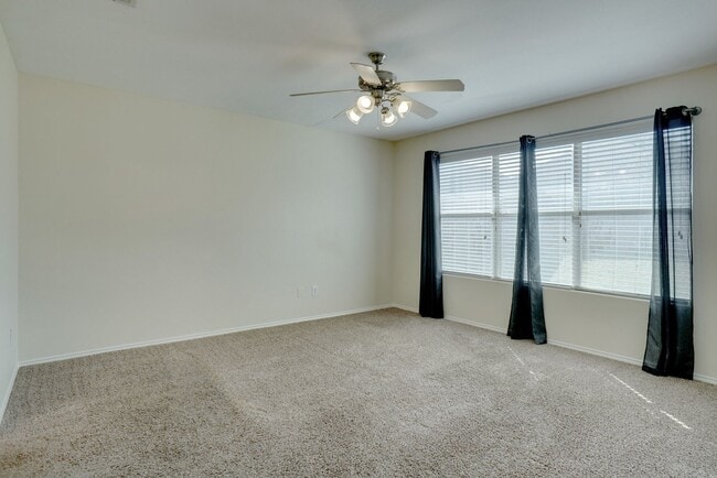 Building Photo - Spacious Duplex Townhome in Quiet Cul-de-Sac | Fresh Paint | 15-Month Lease