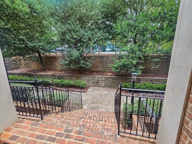 Building Photo - 2380 Crescent Park Ct