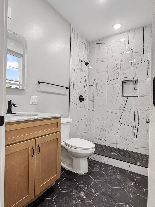 Building Photo - 185 Mallory Ave