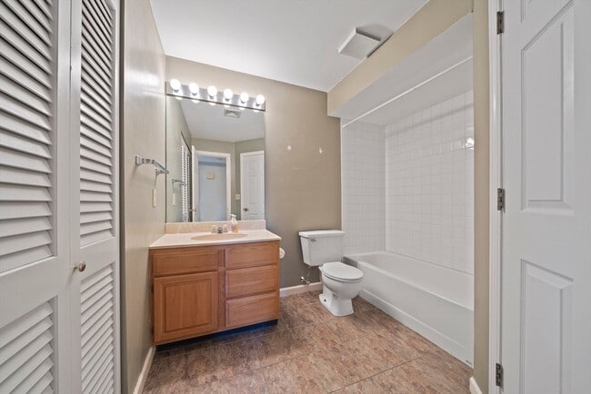 Building Photo - 600 County St