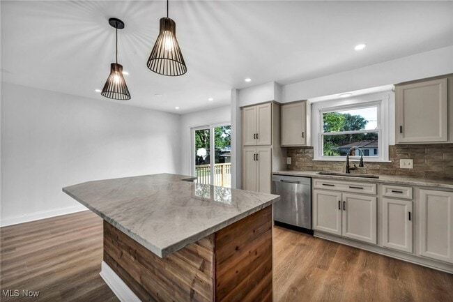 Building Photo - 23976 Noreen Dr