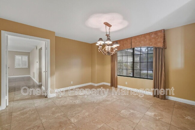 Building Photo - 493 Summerhill View