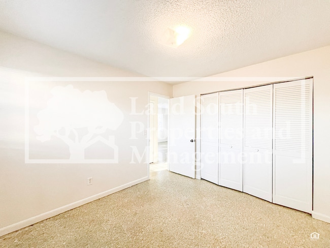 Building Photo - 5852 Olender Dr