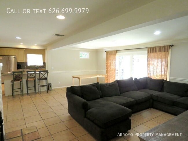 Building Photo - 1212 N Story Pl