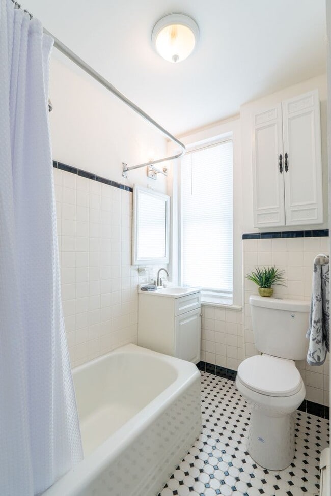 Building Photo - Newly rehabbed 3 bedroom