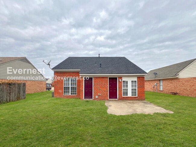 Building Photo - 5616 Kaitlyn Dr W