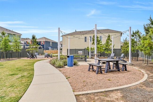 Building Photo - 2403 Bay Breeze Dr