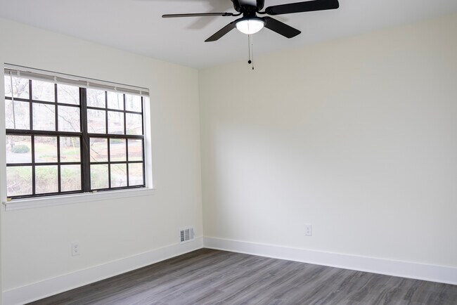 Building Photo - 5201 Sunset Trail