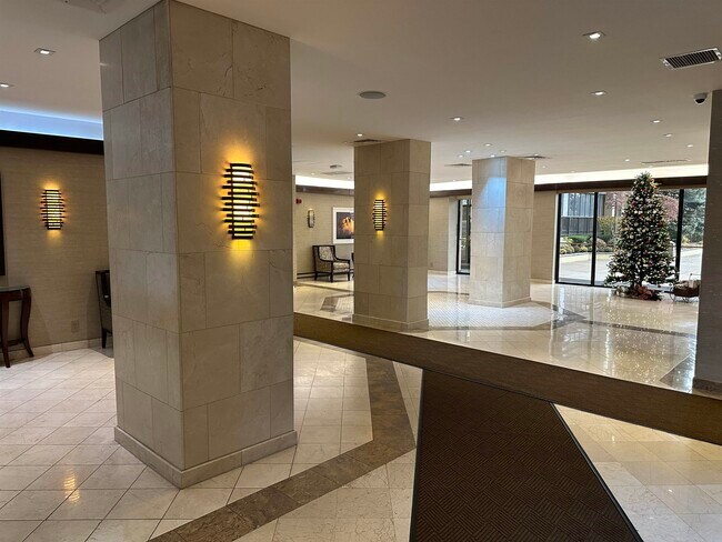 Building Photo - 300 Winston Dr