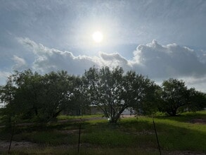 Building Photo - Home on 2.5 acres in beautiful Pleasanton