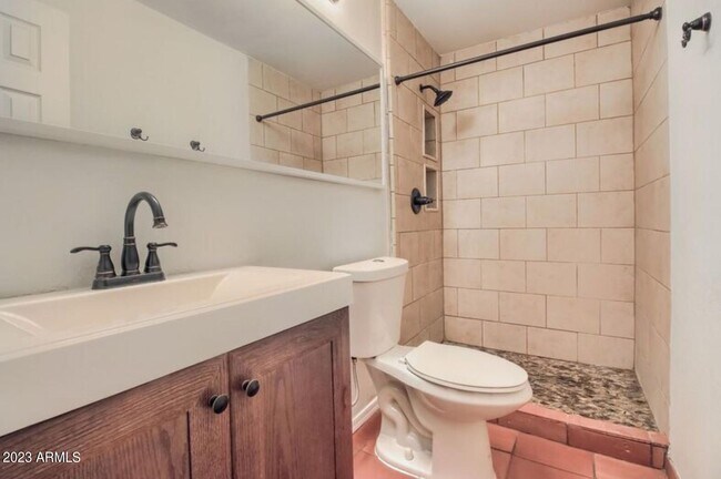 Building Photo - 1430 E Meadowbrook Ave