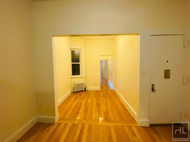 Building Photo - 852 Amsterdam Ave