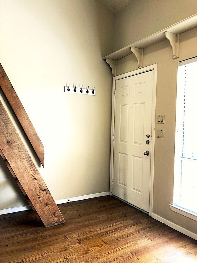 Building Photo - PEARL WEST CAMPUS - LOFTED 2BD/1BA