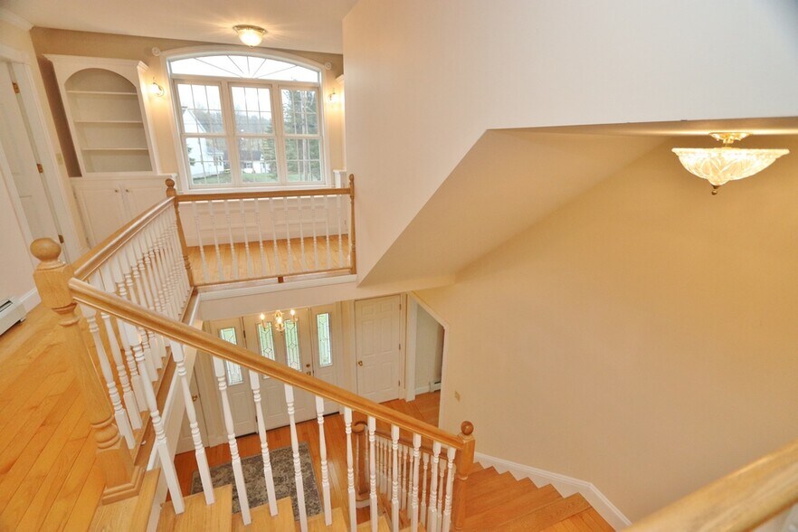 Building Photo - 21 Longmeadow Dr