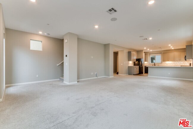 Building Photo - 713 Daniel Freeman Cir