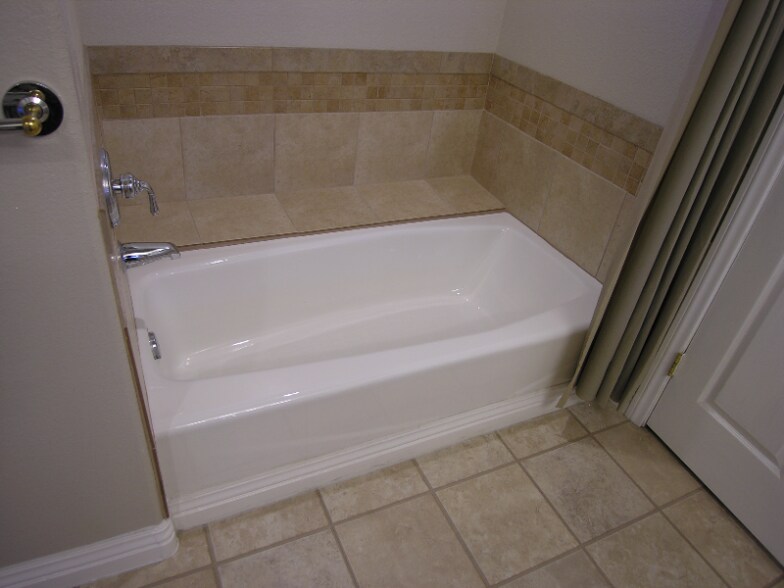 Building Photo - 110 E Ford Ave