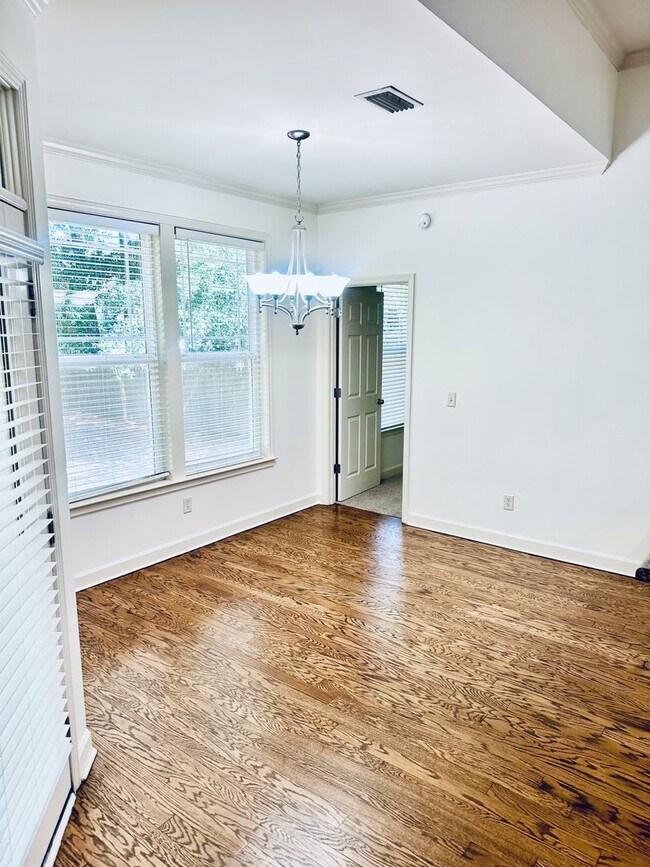 Building Photo - Grove Park Rental