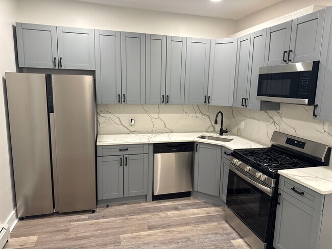 Building Photo - 655 Avenue C