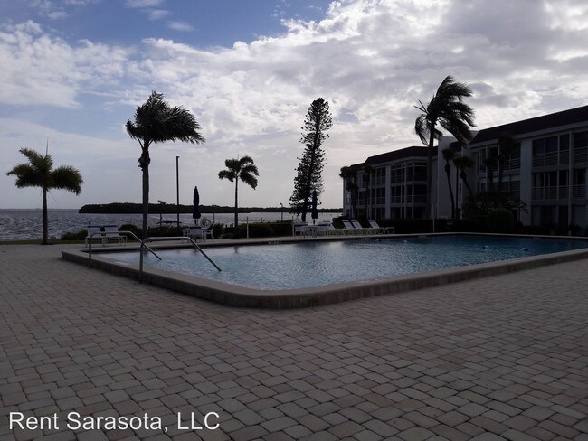 Building Photo - 4330 Falmouth Dr