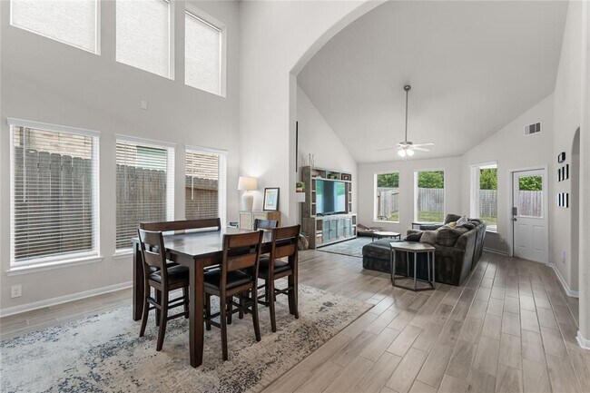 Building Photo - 1226 Tilia Crk Ln