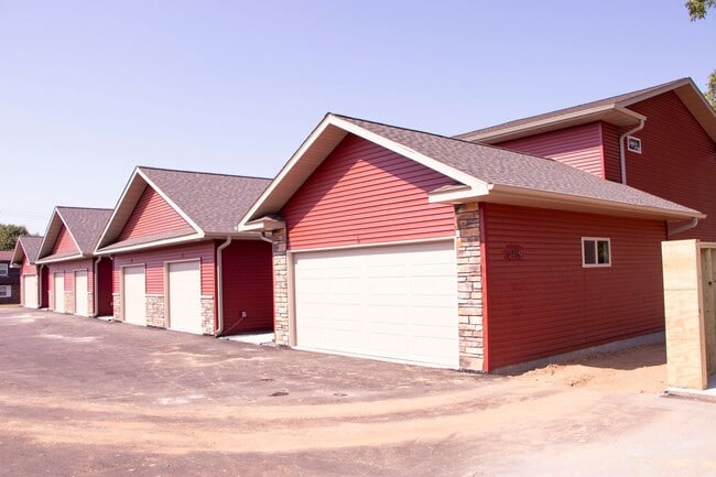 Building Photo - 2 Bed Apartment in Quiet Neighborhood!