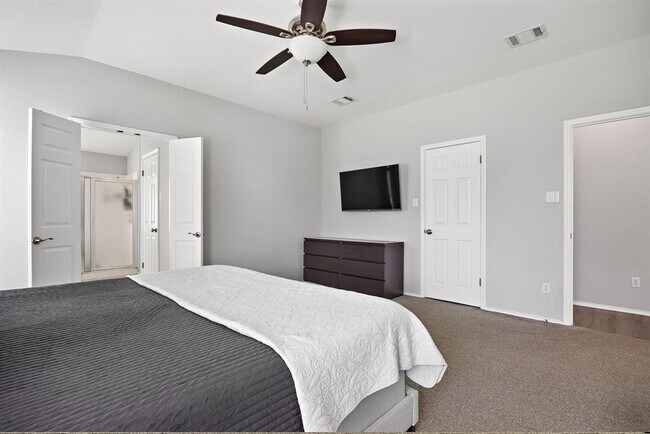 Building Photo - 1202 Highland Dr