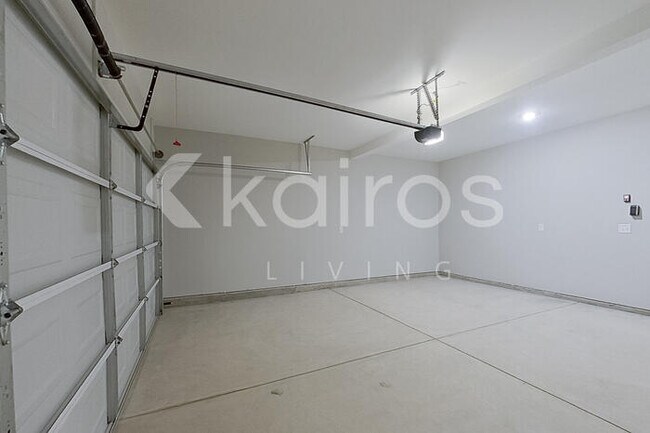 Building Photo - 895 Silent Barge Cv