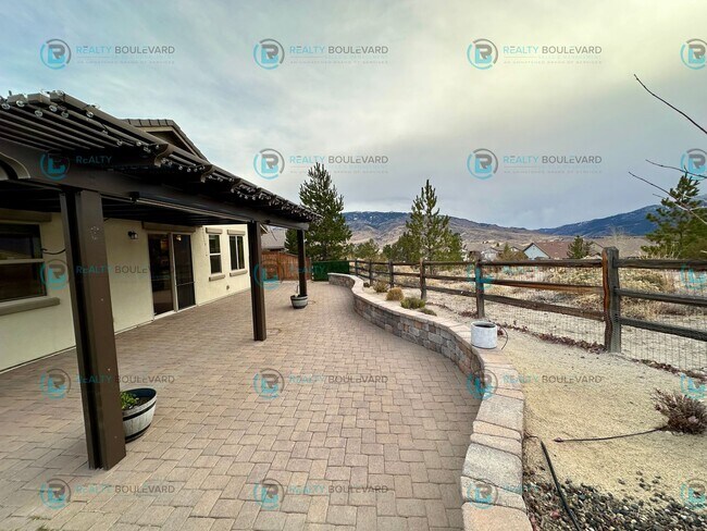 Building Photo - Spacious 4-Bedroom Gem in Somersett with S...