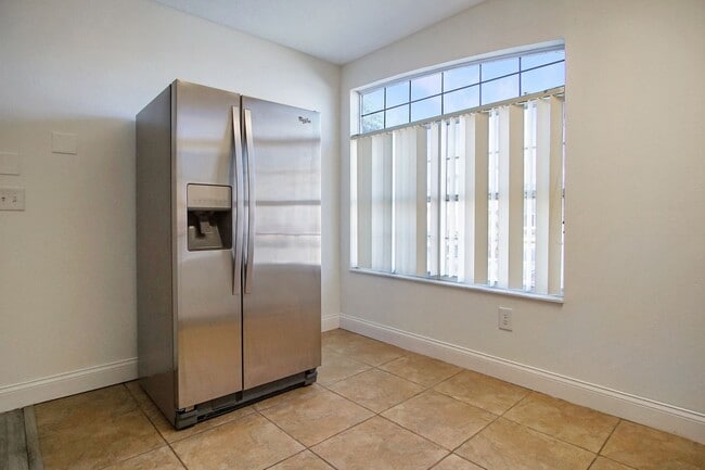 Building Photo - Studio in Davenport now available!