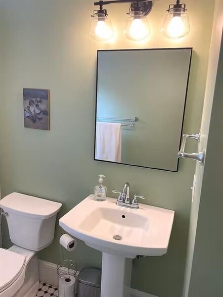 Building Photo - 41 Merton Rd