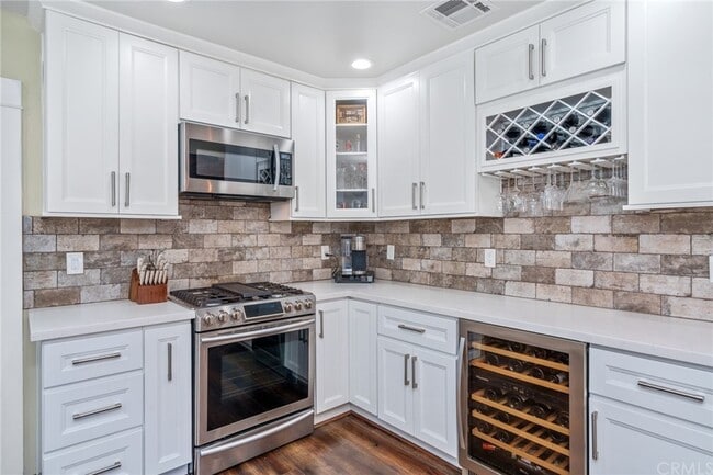 Building Photo - 926 N San Gabriel Ave