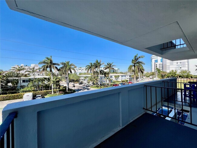 Building Photo - 10101 E Bay Harbor Dr