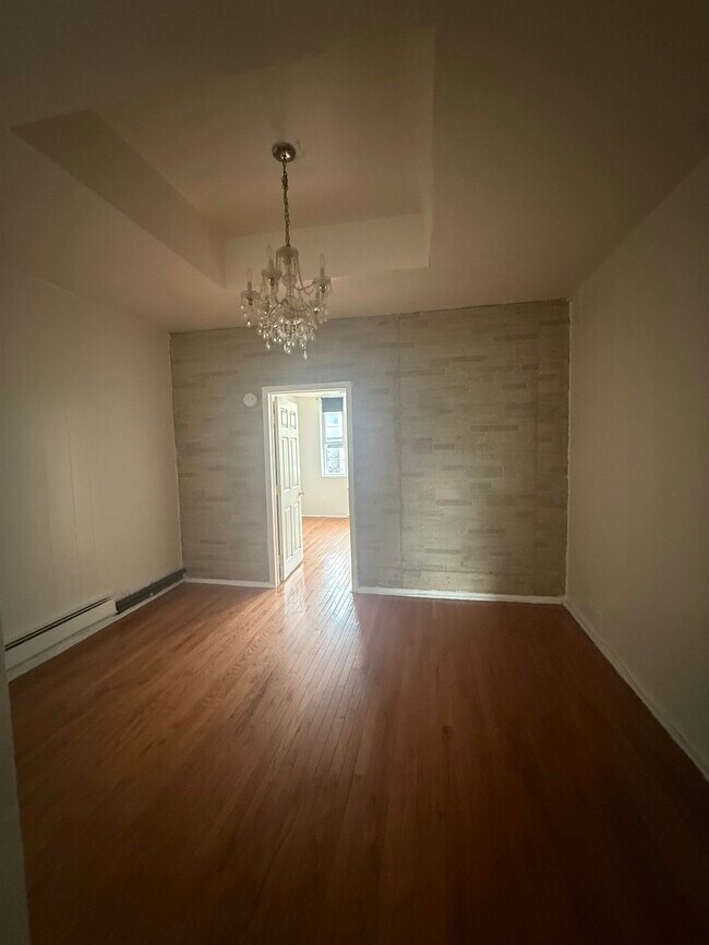 Building Photo - 1128 Summit Ave