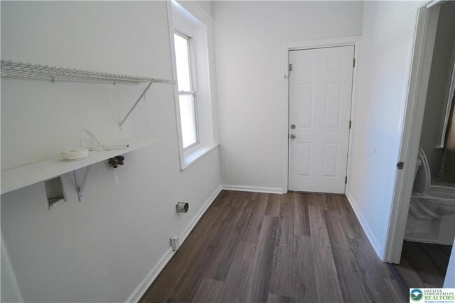 Building Photo - 350 Main St