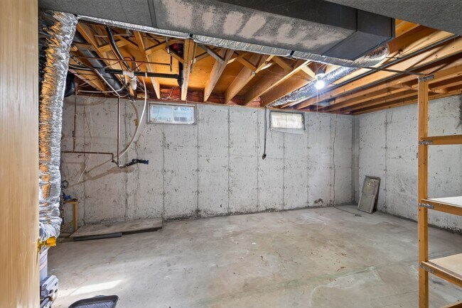 Building Photo - 13503 Meredith Dr N