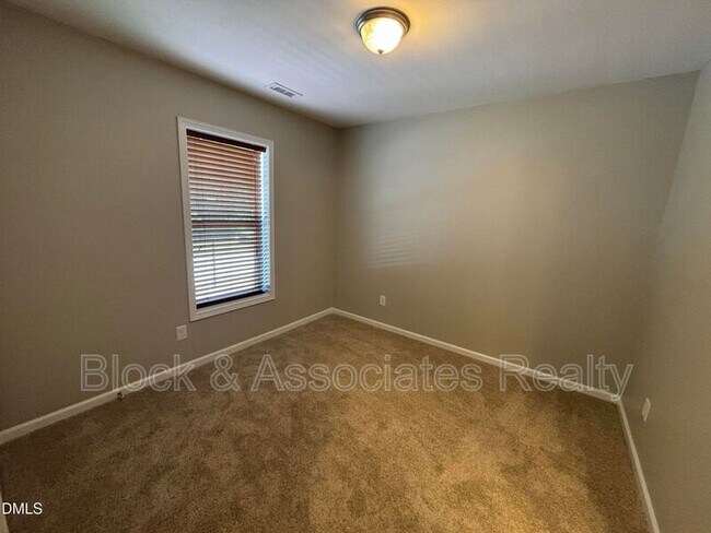 Building Photo - 438 Roanoke Dr