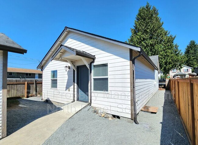 Building Photo - 112 N Gifford Ave