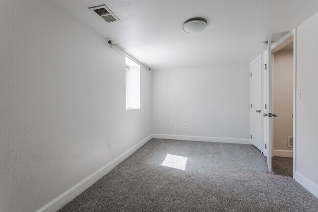 Building Photo - Updated Lower-Level Apartment Steps From Downtown Littleton!