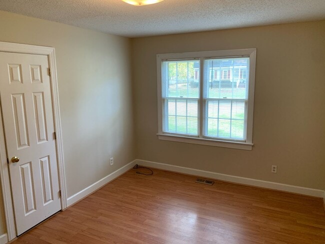 Building Photo - 3 Bedroom House-Nash Co