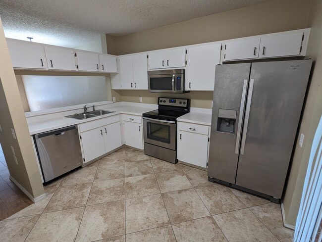 Building Photo - 12424 Berkeley Square Dr