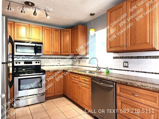 Building Photo - 704 Carnation Dr