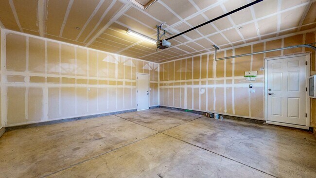 Building Photo - Rincon Valley FIVE Bedroom Three Bathroom Single Family Home!